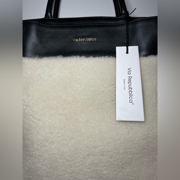 ✨NWT✨Via Repubblica. Genuine Shearling/Leather Black Cream Shoulder Handbag. - Picture 2 of 13